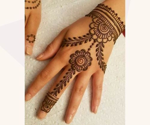 flowers-on-backhand-simple-mehndi-design