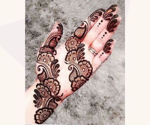 Easy-Mehndi-Design-With-Floral-Motif