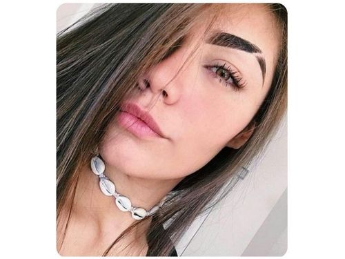 Eyebrow-Slits-For-Laminated-Brows