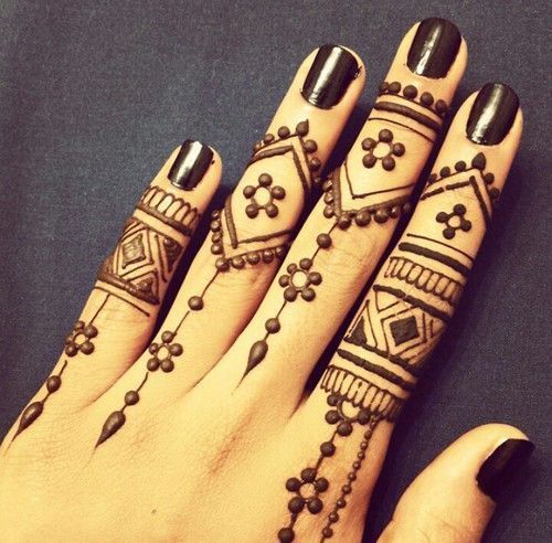 60 Simple And Easy Mehndi Designs For All Occasions 21