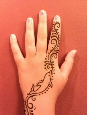 60 Simple And Easy Mehndi Designs For All Occasions 21