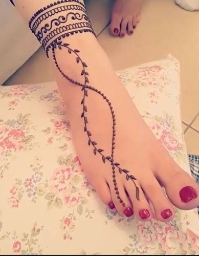 Minimalistic Tattoo Mehndi Design